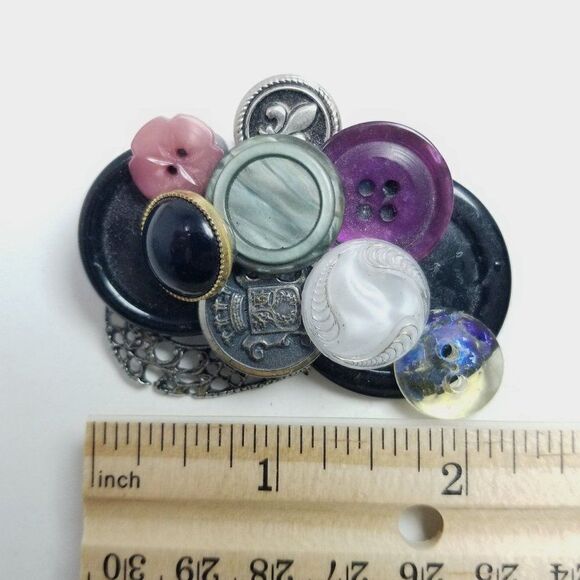 Vintage Button Collage Brooch, Plastic Mixed Color and Styles, Handmade, Estate - Picture 4 of 6